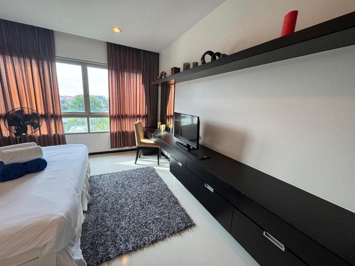 Modern 2-Bedroom Condo In Kamala Near The Beach Ngoại thất bức ảnh